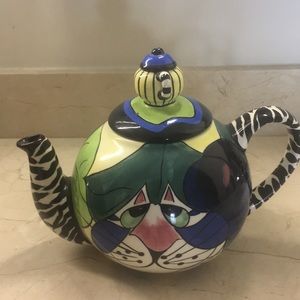 Lynda Corneille teapot